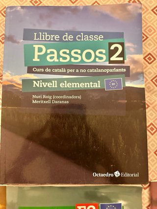Llibre de classes nivell elemental i quaderns.