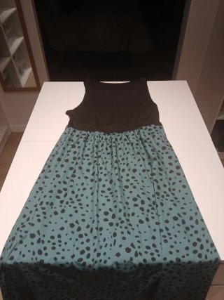 Vestido negro y verde con estampado