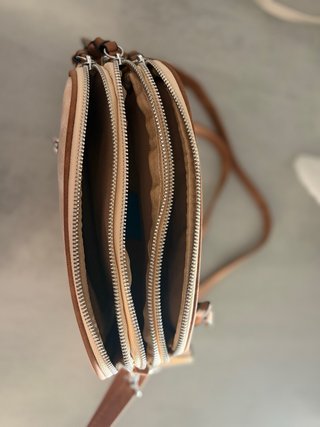 Bolso elegante beige y marrón