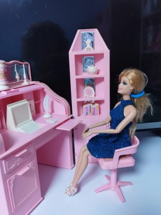 Scrivania e Scaffale Rosa Vintage per Bambole Barbie