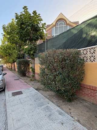 Servicio de mantenimiento de jardines y piscinas