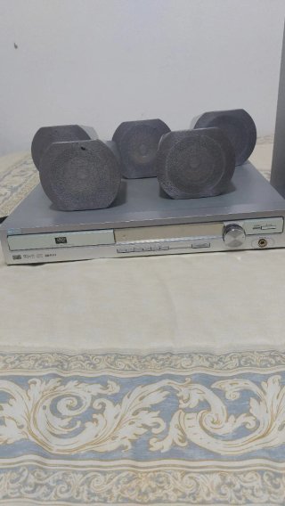 Home Cinema DVD Sanyo con 5 altavoces