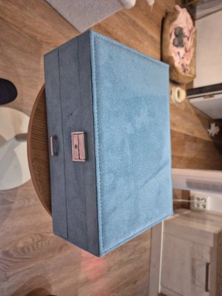 Joyero azul con cajones y llave