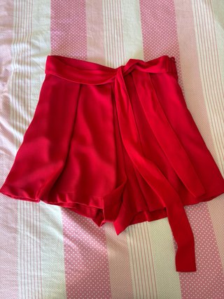 Pantalón corto Zara rojo con lazo