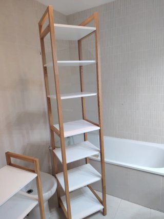 1 Estanterías de madera para baño y espejo a juego