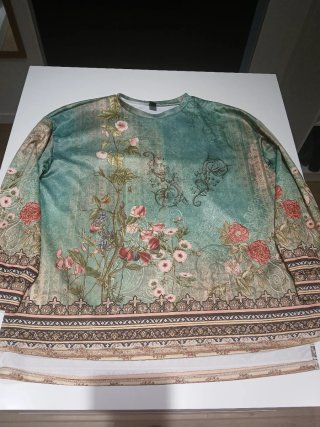 Blusa verde y rosa floral