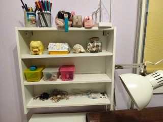 Escritorio infantil con estantería