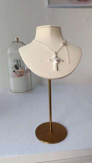 Colgante "Cruz Coronada" Oro Blanco chapado 18k