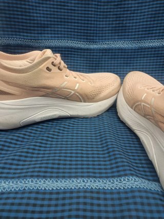 Zapatillas ASICS rosas y blancas