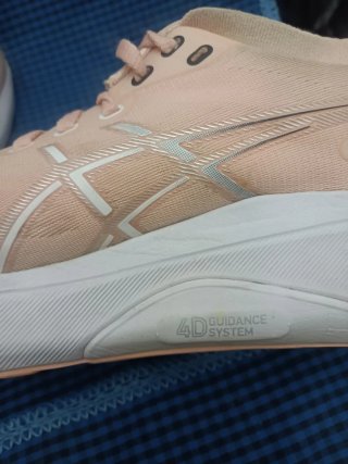 Zapatillas ASICS rosas y blancas
