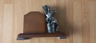 Reloj de sobremesa con figura de angelito tocando