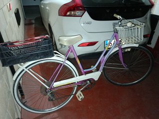 Bicicleta Vintage Morada con Cesta