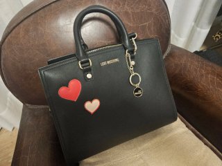 Bolso Negro Love Moschino Corazones