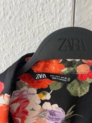Vestido corto floral Zara