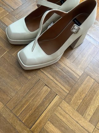 Merceditas tacón Angel Alarcón beige