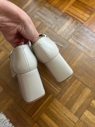 Merceditas tacón Angel Alarcón beige