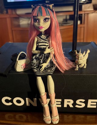 Rochelle Goyle Signature Wave 4