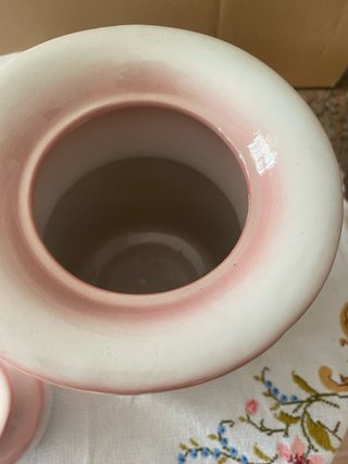 Pote de cerâmica com flores