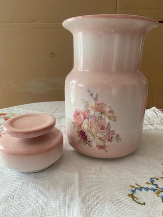 Pote de cerâmica com flores