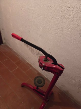 Encorchadora de vino manual