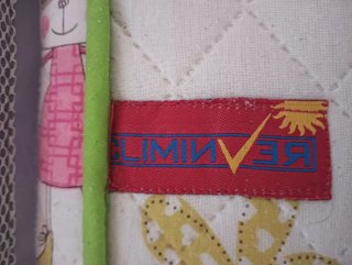 Dos colchones de cuna.