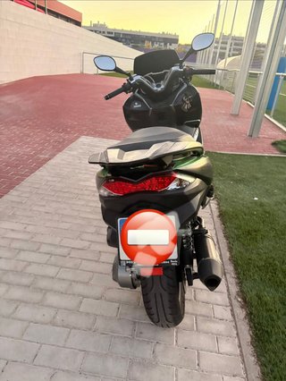 Maxi Scooter Negra y Verde