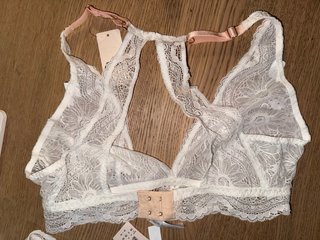 Conjunto lencería Etam encaje blanco y rosa