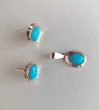 Conjunto oro y turquesas: pendientes y colgante