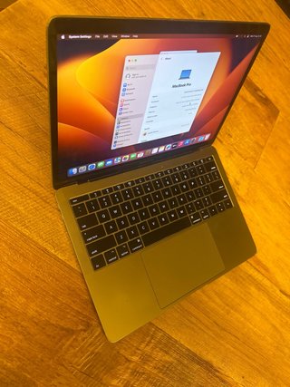 MacBook Pro 2.3GHz i5 13 8GB RAM