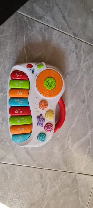 Piano infantil musical con animales.