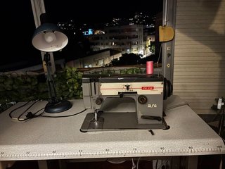 Máquina de coser Alfa Zig-Zag eléctrica