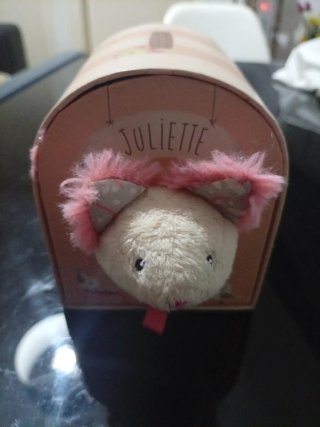 Gato Juliette peluche en caja