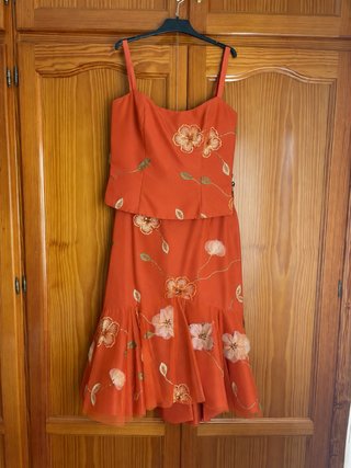 falda, top y echarpe de tul bordado flores naranja