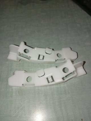 utilizado como refuerzo o soporte de parachoques p