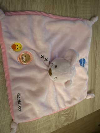 Peluche de apego rosa con patito y oso
