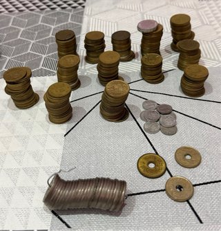 Monedas y billetes antiguas de pesetas y varias