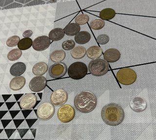 Monedas y billetes antiguas de pesetas y varias