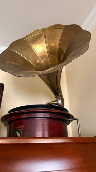 Gramófono antiguo La Voz de su Amo