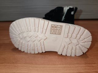 Botas niño T 23 negras nuevas