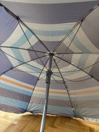 Sombrilla de playa a rayas