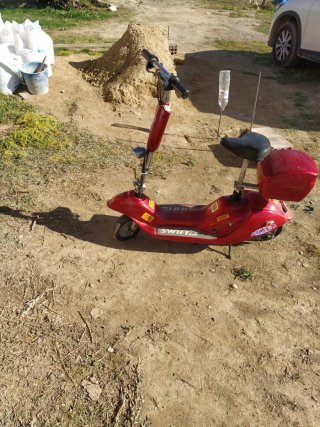 Moto Scooter Eléctrica Roja Swift,