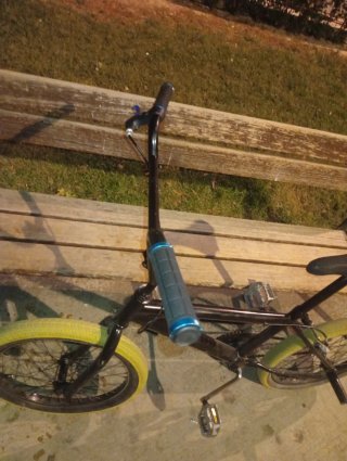 Bicicleta BMX negra