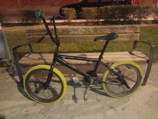 Bicicleta BMX negra