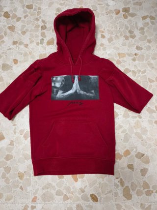 Sudadera Roja con Estampado