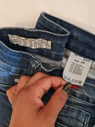 Jeans azules con pedrería