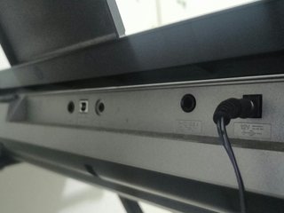 Teclado Yamaha PSR-E333 con soporte
