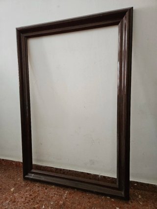 Marco de madera marrón para cuadros