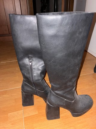 Botas altas negras con tacón grueso