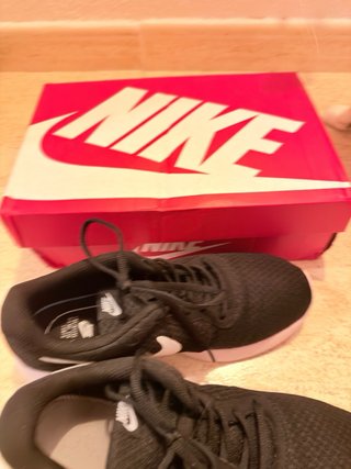 Zapatillas Nike Negras Talla 43 (dan 42)