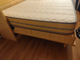 Cama abatible de madera con colchón